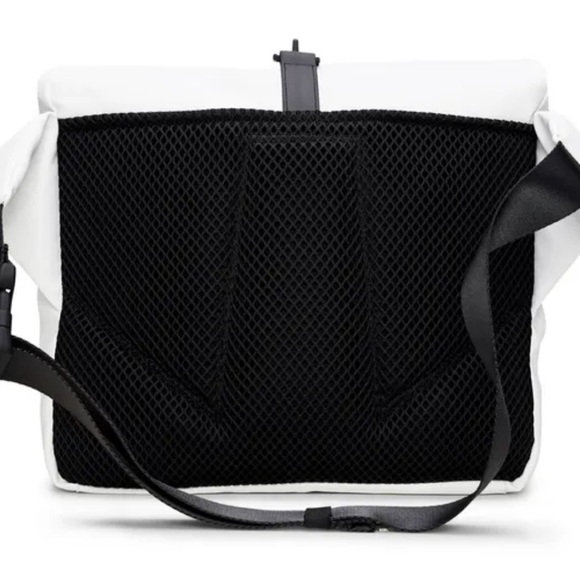 Rains NWOT Bag Waterproof Roll-Top Messenger collegiate preppy minimalist office - Picture 4 of 7